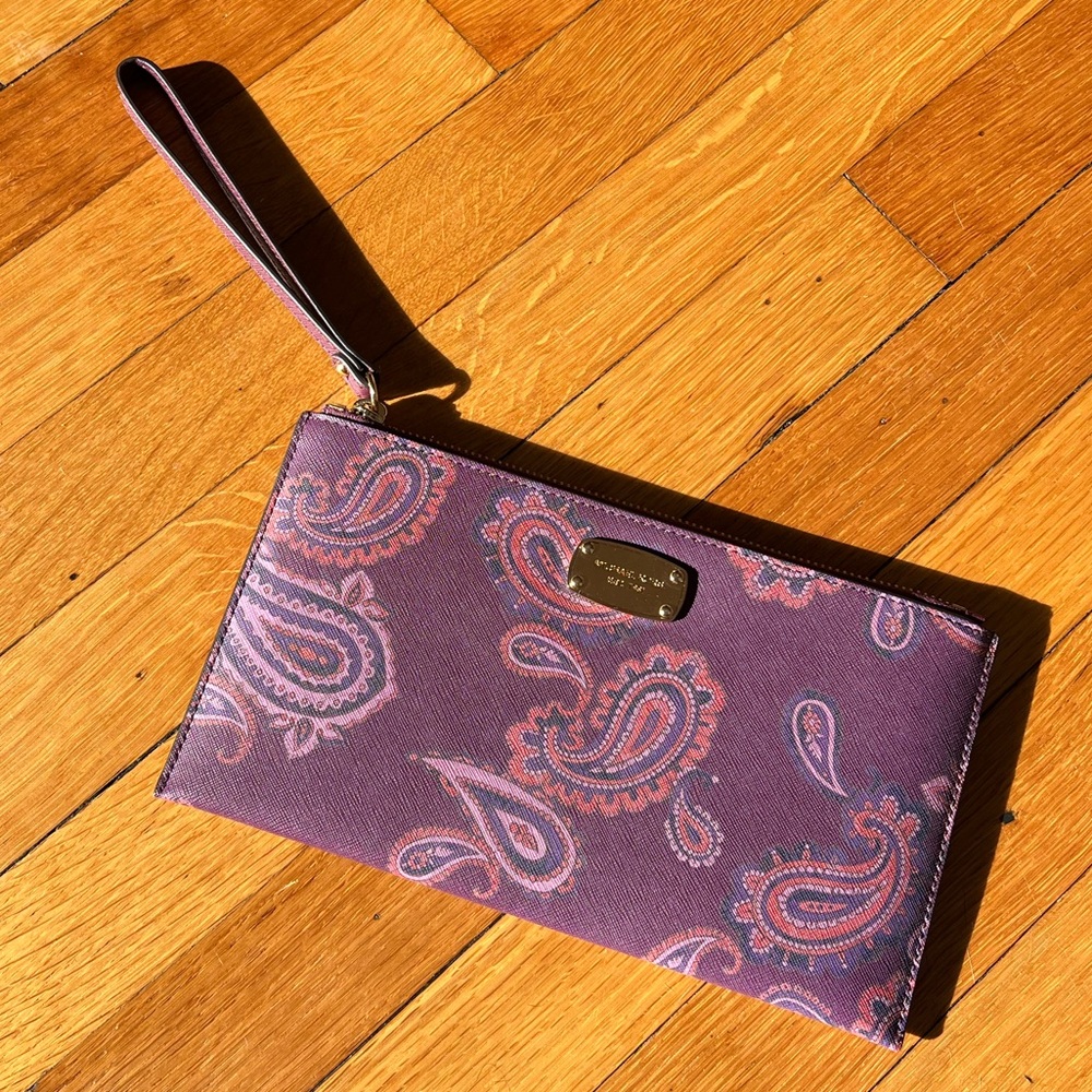 LIKE NEW PAISLEY MICHAEL KORS JET SET CLUTCH